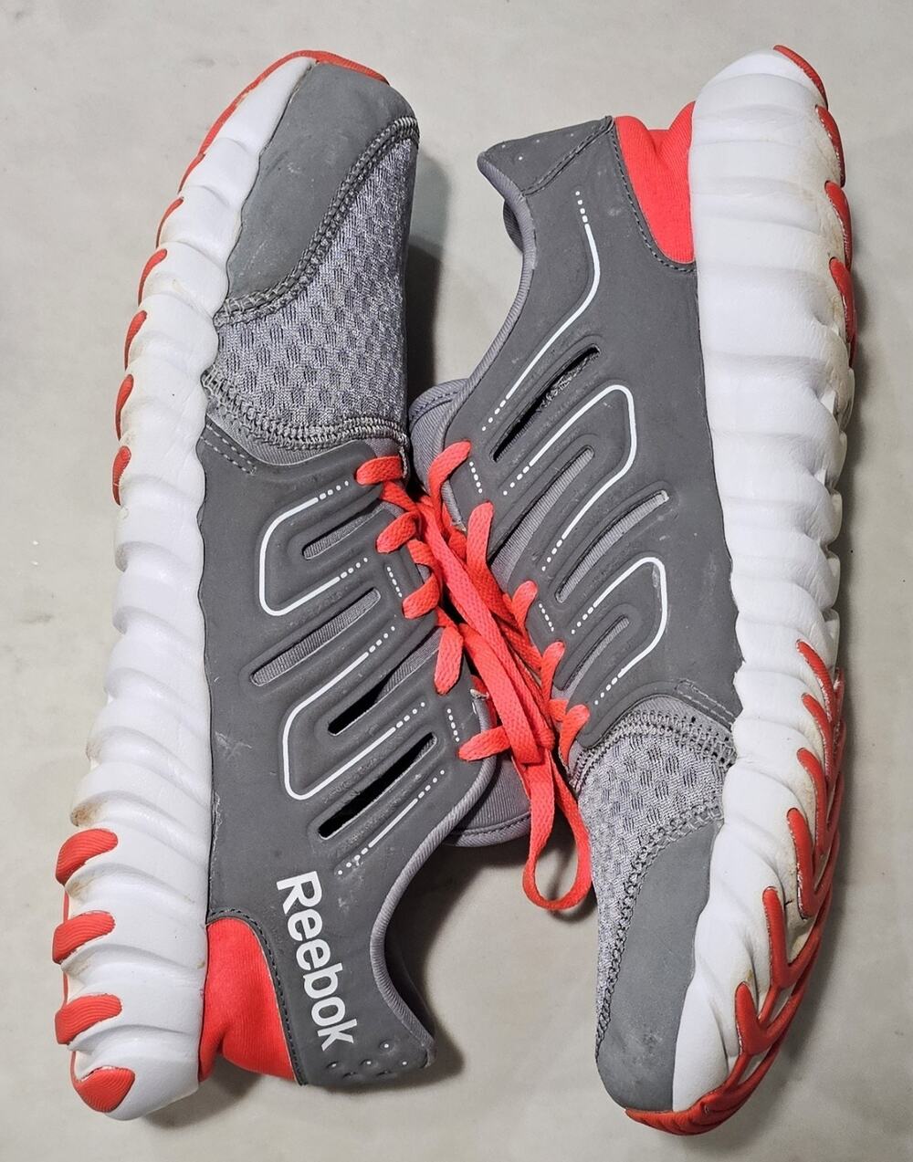 Reebok Twistform Running Shoes Grey Red Mens Size 10 V66171
